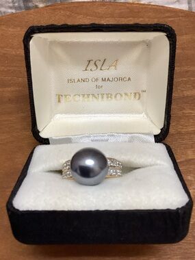 ISLA Technibond Gray Pearl and CZ ring
Modern elegance Sophisticated Luxe